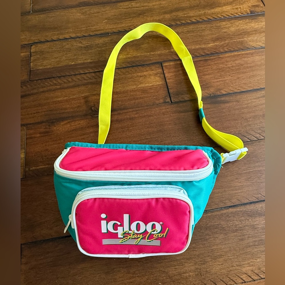 Igloo Vibrant Pink and Teal Cooler - Picture 2 of 2
